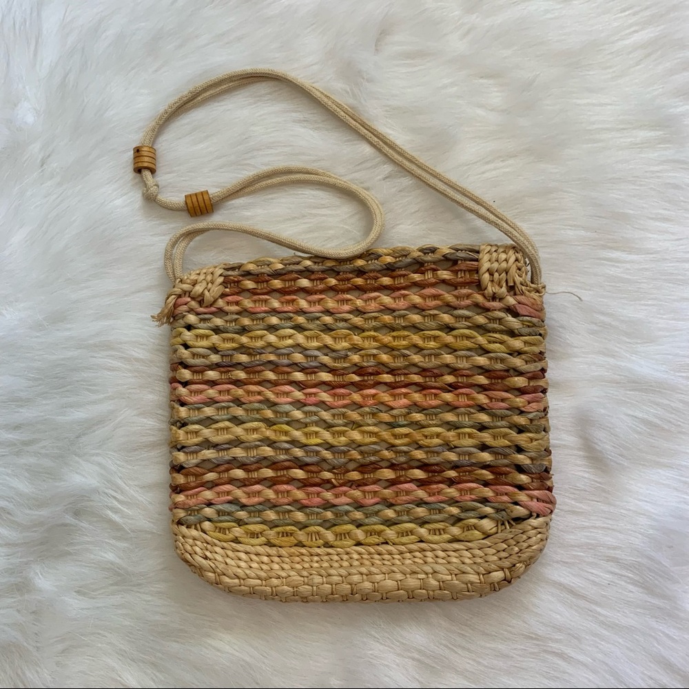 Hand Crafted Straw Rattan Colorful Woven Flap Over Shoulder Bag - Picture 4 of 10